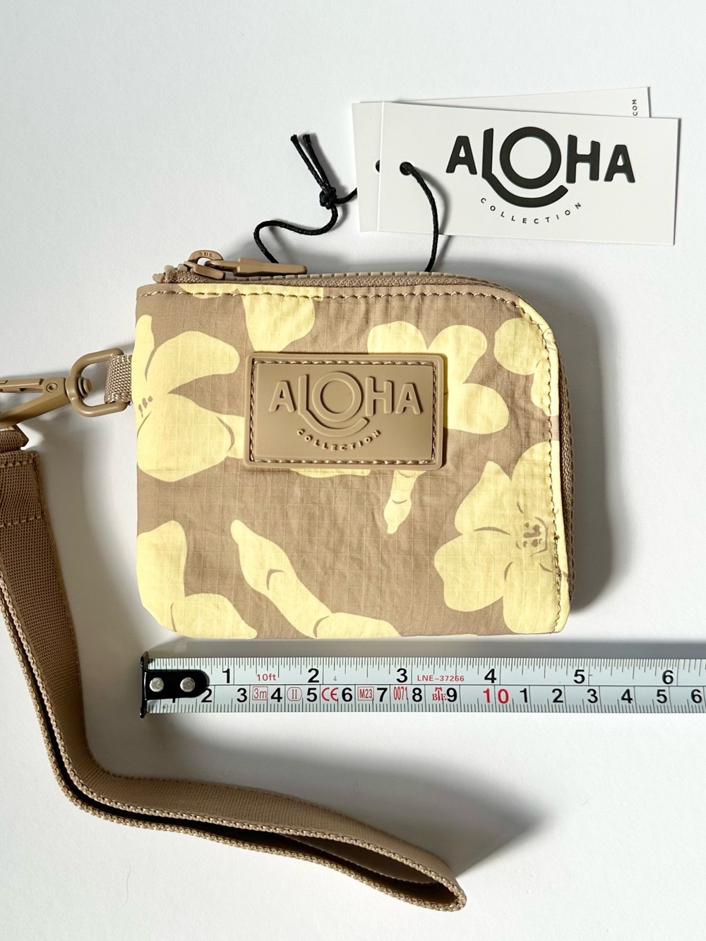 Aloha Collection Floral Go-To Wristlet Wallet - Picture 5 of 8
